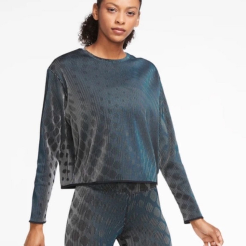 NIKE Women's Run Division Midlayer Top Black Dri-Fit Large